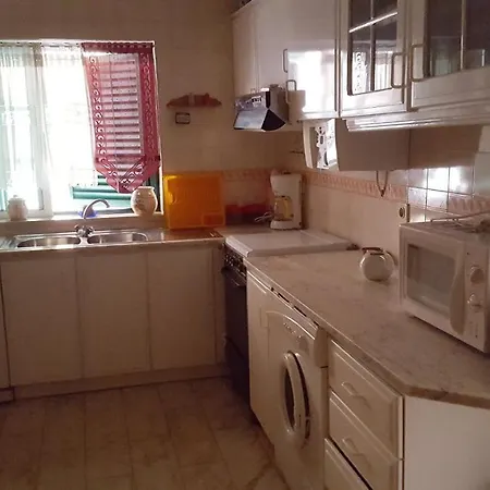 Dom wakacyjny House With 4 Bedrooms In With Wonderful Sea View Enclosed Garden And Wifi 400 M From The Beach