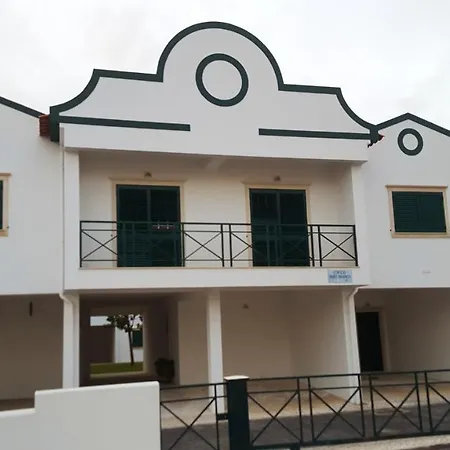 Dom wakacyjny House With 4 Bedrooms In With Wonderful Sea View Enclosed Garden And Wifi 400 M From The Beach Pedra Do Ouro