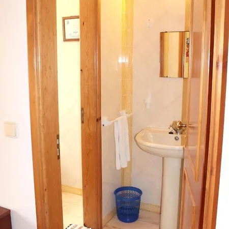 House With 4 Bedrooms In With Wonderful Sea View Enclosed Garden And Wifi 400 M From The Beach Dom wakacyjny